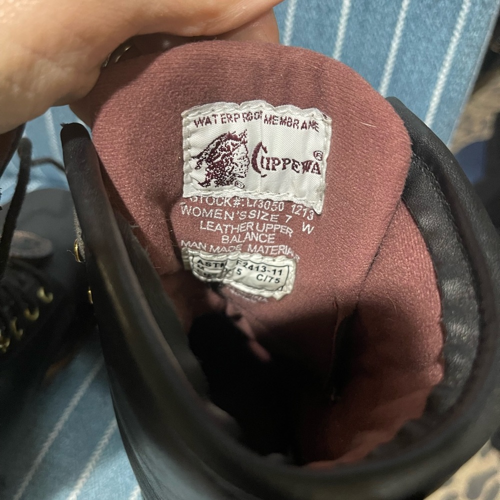 Like new woman’s Chippewas size 7 super nice.  Steel toe. - Picture 6 of 9